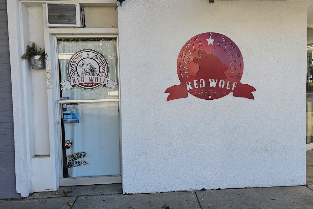 Arturo's Barbershop and Hair Salon interior in Santa Barbara, a welcoming and professional Men's Barbershop and Hair Salon